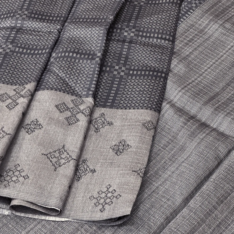 Black Linen Tussar Saree with an Embroidered Border - Image 5